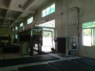 大型發(fā)泡平板層壓機(jī)導(dǎo)熱油爐